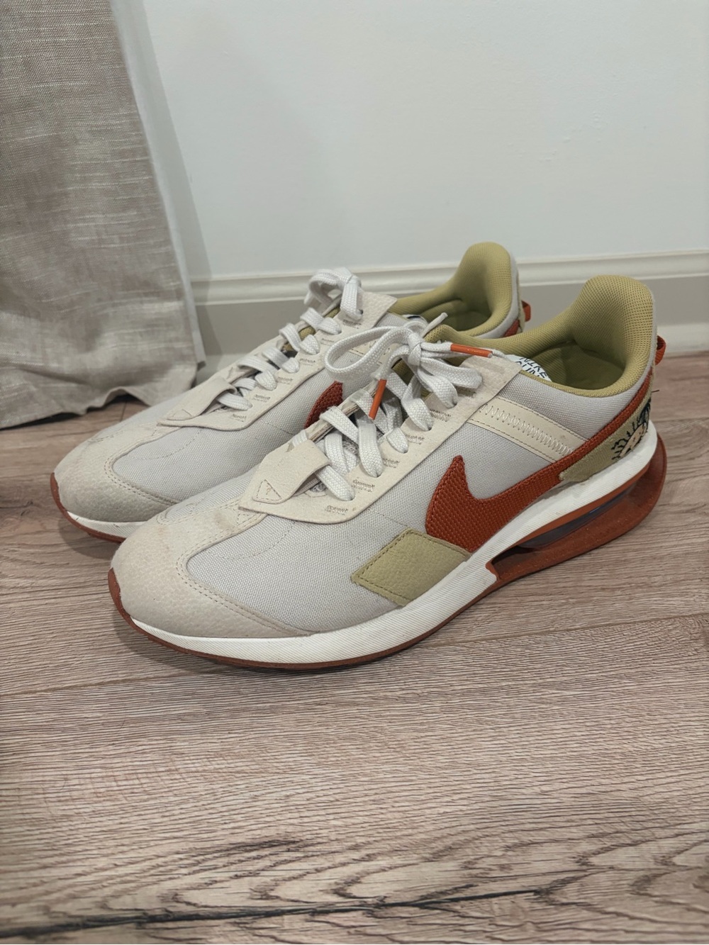 Nike Men’s Air Max Pre-Day SE Sun Club